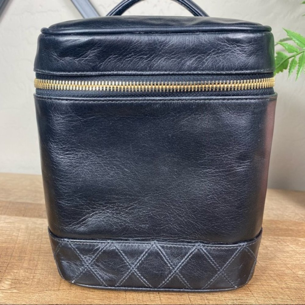 SOLD Chanel Timeless Vintage Vanity Case - Picture 4 of 16